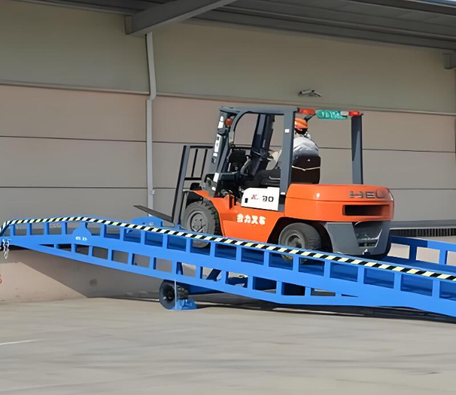 巴东移动式卸货平台（叉车用）